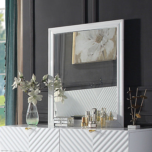 Gaines - Mirror White