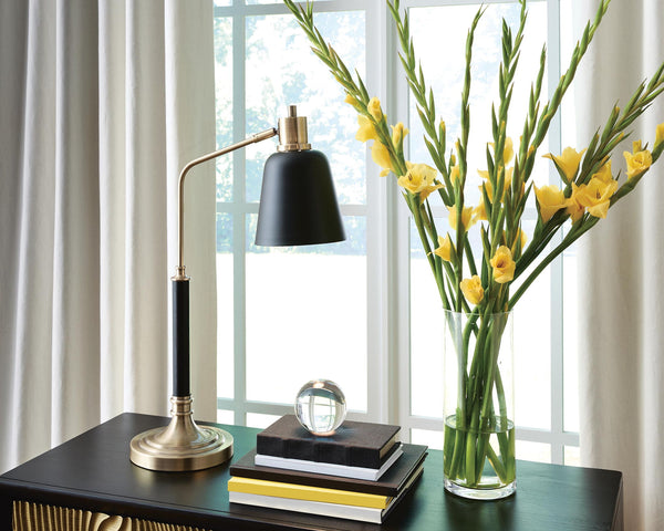 Clairwell - Metal Lamp